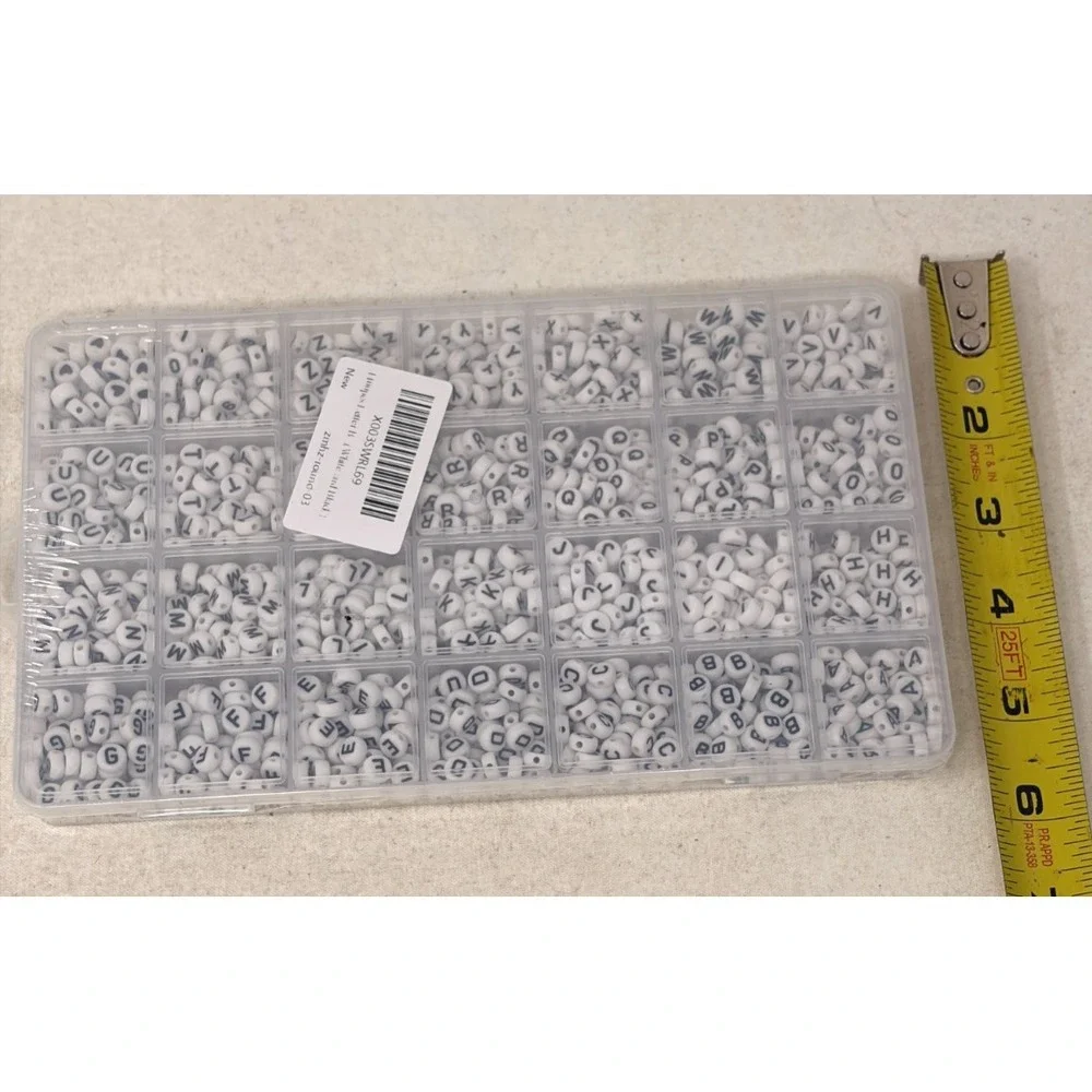 ZRMHZ 1400pc White Black Alphabet Letter Number Heart Acrylic Bead Set Case NEW